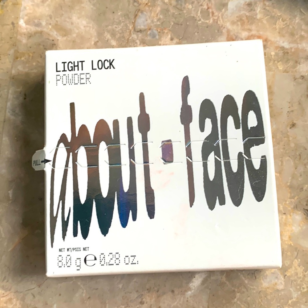 About-face Light Lock Powder